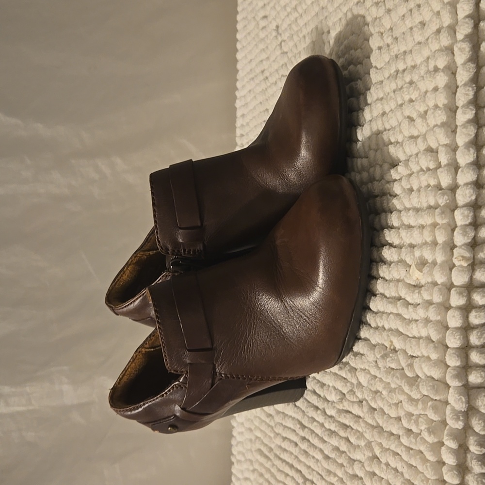 Clarks Bendables Leather Heeled Shooties Siize 9